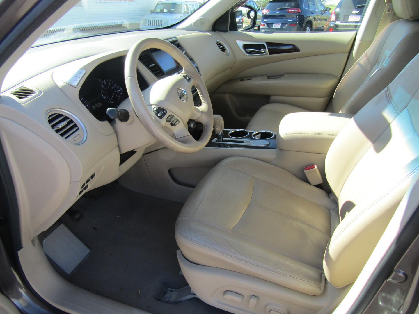 2014 Brown /Tan Nissan Pathfinder (5N1AR2MNXEC) , Automatic transmission, located at 15016 S Hwy 231, Midland City, AL, 36350, (334) 983-3001, 31.306210, -85.495277 - Photo#3